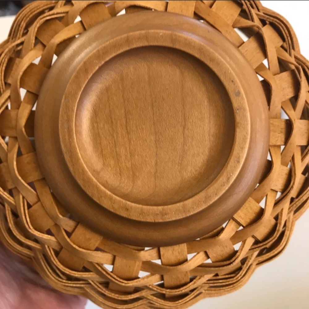 2 Longaberger Handwoven Baskets 1 Star Shape with Red Trim & 1 Gorgeous Bowl - Picture 6 of 10